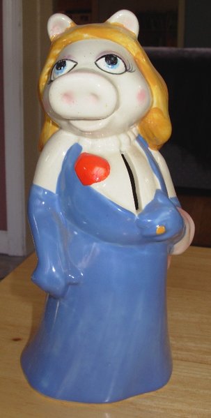 Miss Piggy bank, Sigma - late 70s.  Submitted by Lara F. Score: 4.01