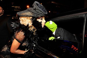 Lady Gaga (left) and Kermit at the 2009 Video Music Awards