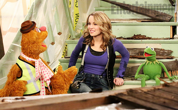 Watch a Brief Preview of the Muppets on “Good Luck Charlie”
