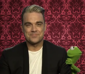Robbie Williams “Like-Likes” Miss Piggy