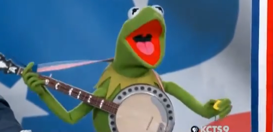 Watch Kermit and Piggy Celebrate A Capitol Fourth