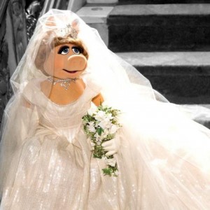 480px-Piggy_wedding_Muppets_Most_Wanted