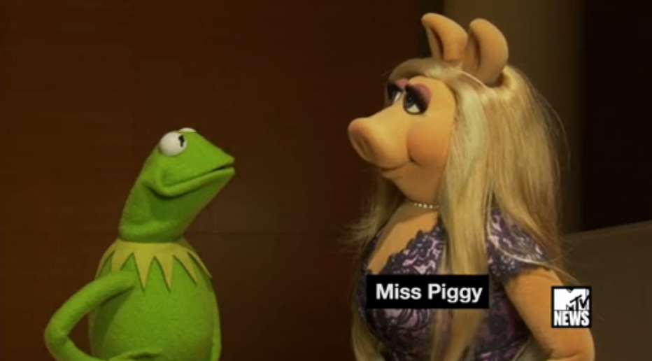 Kermit and Piggy talk Feminism, New Muppet Show