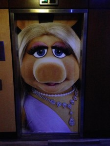 elevator-piggy
