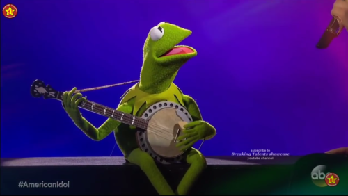 Kermit Closes Out American Idol with “Rainbow Connection”