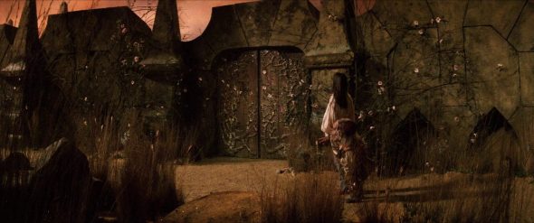Screenshot from Labyrinth: Sarah and Hoggle behold the door at the entrance to the labyrinth.