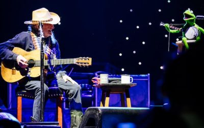 Kermit the Frog and Willie Nelson Find the “Rainbow Connection”